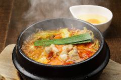 ホルモンのチゲ鍋