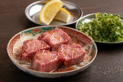 肉厚なタンはジューシーで食べ応えあり！
