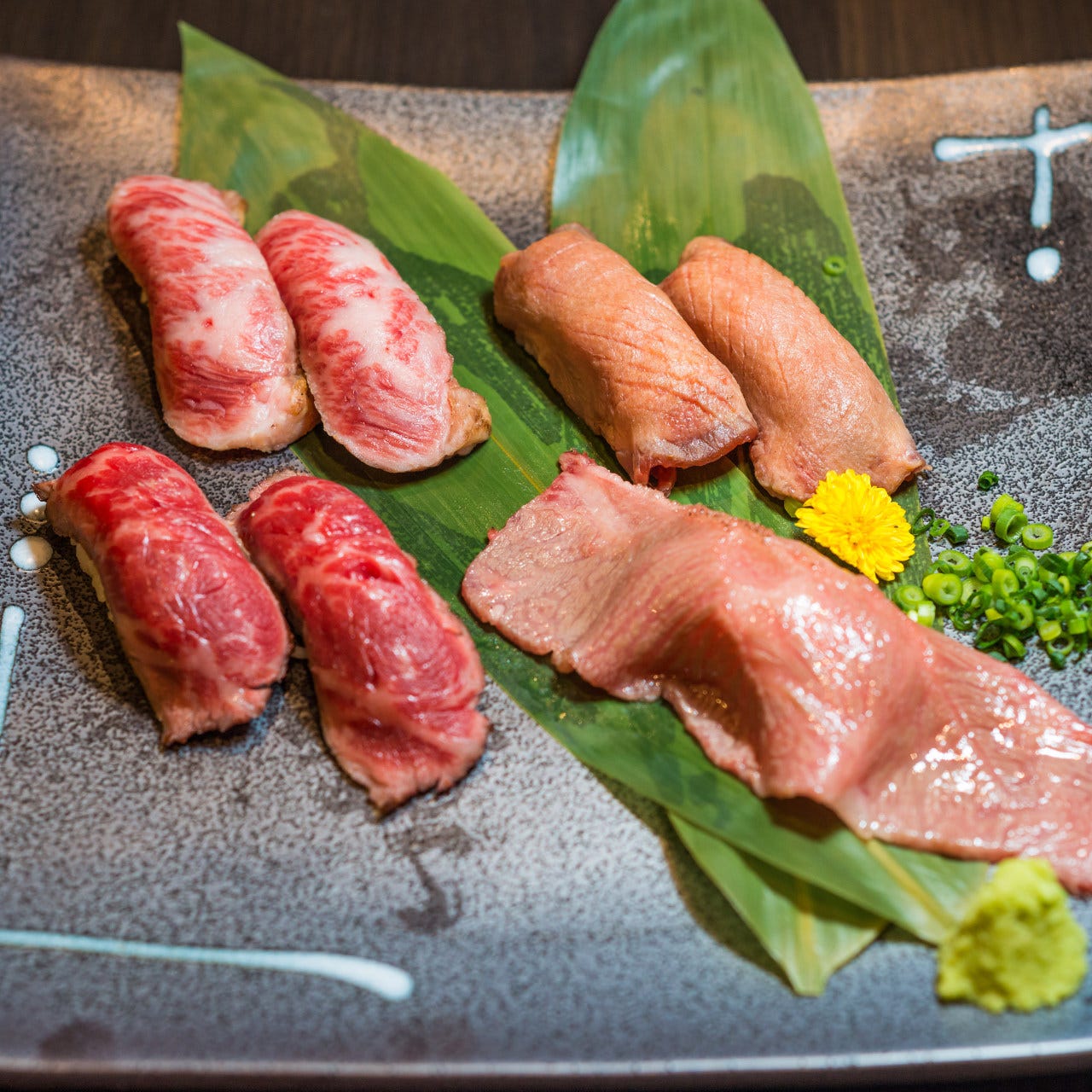 A5ランクの肉寿司コース 最高品質の霜降り牛 3時間飲み放題付き 9品5500円 4500円 の詳細 A5ランクの肉寿司ともつ鍋 全席個室 鳥右衛門 新橋店 新橋 居酒屋 ぐるなび