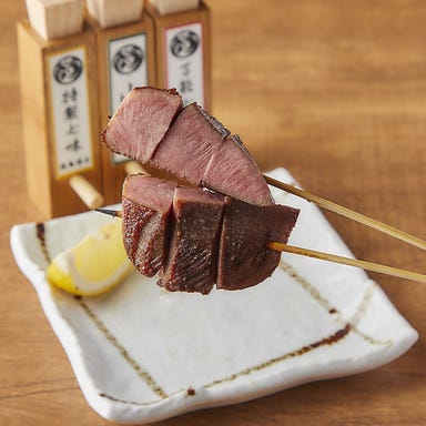 焼き鳥と熟成牛タン 逸鳥逸舌 旭川店_当店に来たらまずはコレ!厚切り牛タンを絶妙な火加減でレアに焼き上げました!