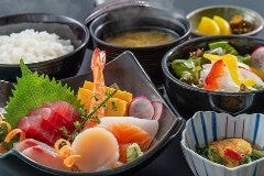 ランチメニューは日替り・週替りメニューとなります。