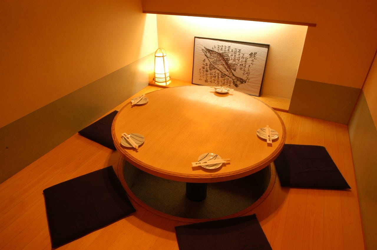 酔灯屋 天神店の丸い掘りごたつ席個室