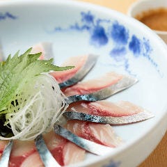 酔灯屋 天神店_【ゴマ鯖】博多定番の品！新鮮な鯖とゴマダレと薬味を絡めてお召し上がり下さい。