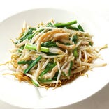鶏糸切とモヤシ焼きそば
-Fried Noodle W/ Shredded Chicken & Sprout-