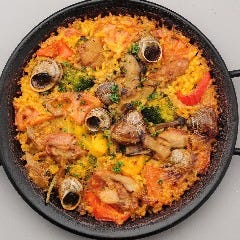 スペインのちょっと居酒屋 バルマル 赤坂見附_天然エスカルゴとスパイシーチキンのパエリア
