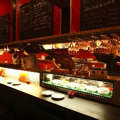 スペインのちょっと居酒屋 バルマル 赤坂見附_スペインバルの醍醐味を味わうカウンター席