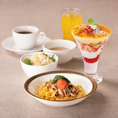 レストラン ラグーン (福岡サンパレス ホテル&ホール)_平日限定!選べる春のパフェランチ