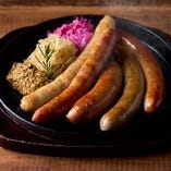 特製ドイツソーセージ5種盛り／Five Sausage Platter