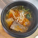 ユッケジャンスープ
韓国料理を和の職人が日本人に合う味に仕上げました。