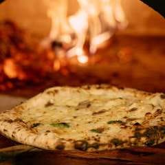 ミニサラダ、ドリンクバー、スープバーがついたお得な平日ランチ