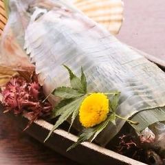 第八飯場丸名物！！&nbsp;活烏賊姿造り（入荷状況、価格はスタッフまで）