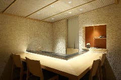 鮨 やまけん 新宿東口店 