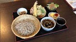 華御膳（海老と牡蠣の天ぷら蕎麦、うどん）