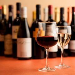 肉バル料理に合う豊富な種類のワインやビールを用意しています！