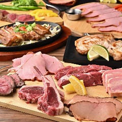 黒毛和牛とラムチョップが主役の豪華アジアン肉料理