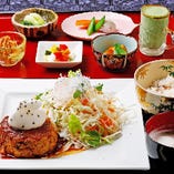 店長のきまぐれランチセット【食前のスムージー+5種のおばんざい+選べるメイン+ご飯と味噌汁】