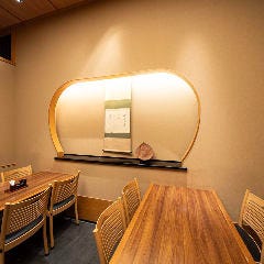 東京竹葉亭 なんば店_お祝いや接待、法要にもご利用いただけるテーブル席（〜4名様&times;６卓）