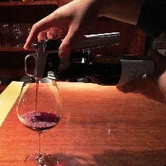 高級なワインがリーズナブルにグラスで楽しめる！