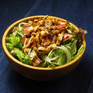 個室二次会 Sea Horse天文館 シーホース_キノコとベーコンのホットサラダ