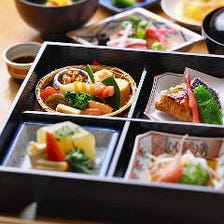 【松花堂弁当】季節感にあふれる八寸、旬の焼き物、鮮魚のお造りをご堪能