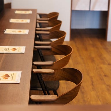 シロクマ三日月珈琲_《カウンター席》コンセントとUSBを備え付け