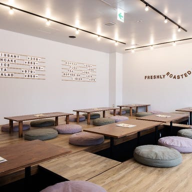 シロクマ三日月珈琲_ゆったり寛げる小上がりのお席