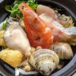 海鮮鍋 1人前　【牡蠣、大エビ、白身魚、他】