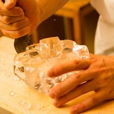 県内でも珍しい氷細工で一皿を彩る
