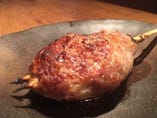 肉汁あふれる、豚つくね串(塩/タレ)1本230円