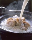 骨付きの鶏をじっくり煮こんだ
コクのあるスープが美味。