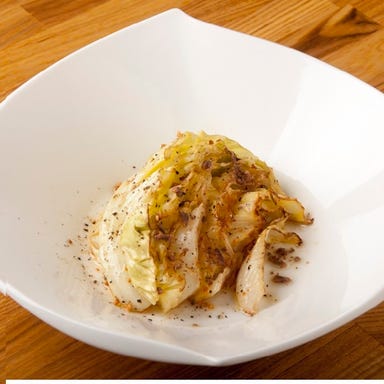 鉄板ダイニング ドラミ_焼きキャベツのアンチョビソース