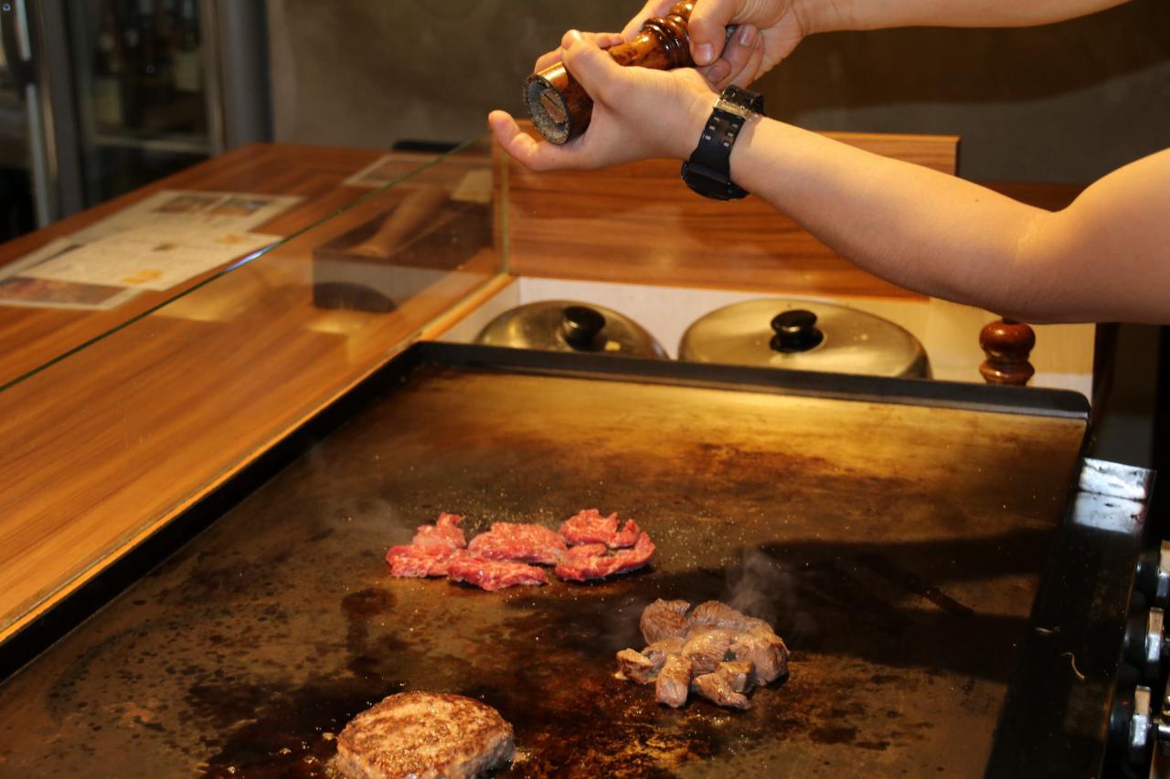 鉄板で焼き上げるこだわりの野菜や肉をご賞味ください！