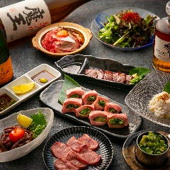 定番メニューにもひと工夫。焼肉を中心に居酒屋としても重宝!