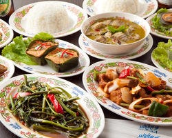 ゲウチャイ 新宿店_タイカレーに蒸し物、炒めもの話がはずむ色とりどりのメニュー