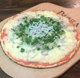 明太マヨとしらすのピザ