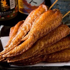 看板メニュー名物手羽先はお酒との相性も抜群です・・・♪