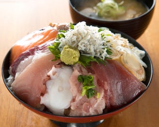 山傳丸 海浜幕張店 メニュー 海鮮10種丼 ぐるなび