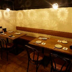 2階にあるテーブル席は半個室としてご利用いただけます