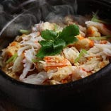 鯛や蟹の旨味がたっぷりとしみ込んだ土鍋ご飯は、当店に来られたらぜひお召上がり頂きたい一品の一つです！