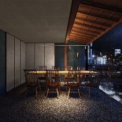 江戸前鮨と出汁を愉しむ、川辺に佇む都会の隠れ家和食
