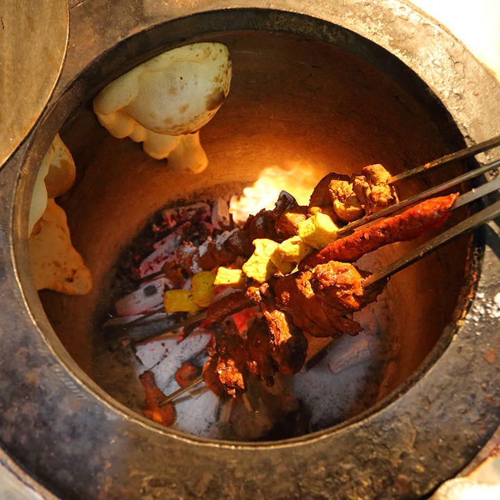 国産鶏を使用し釜でじっくりと焼き上げた大人気タンドリーチキン