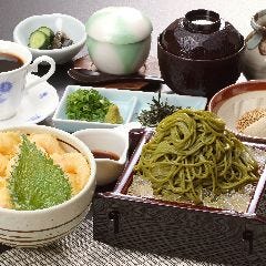 根強い人気「茶そば御膳」 海老丼+静岡産茶そばのセット