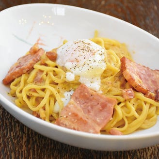 珈琲哲學 水戸店 メニュー 4 カルボナーラ半熟卵のせ オススメは生パスタ ぐるなび