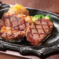 フォルクス 港北ニュータウン店_黒毛和牛サーロインステーキ100g＆熟成サーロインステーキ150g（サラダバー付）