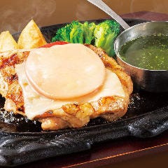 フォルクス 港北ニュータウン店_イタリアンチキンステーキ（オリーブバジルソース）