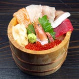 お昼の特別海鮮丼580円！（ランチ限定15食）