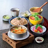 独自の早炊きにこだわった、炊き立て『釜飯』定食