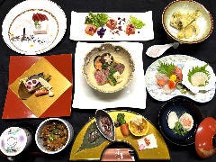 『四季彩会席』旬の食材を使いご提供。