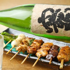 国産銘柄鶏を厳選塩や秘伝のﾀﾚで焼き上げた串焼きは通も唸る一品