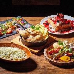 自慢の料理と飲み放題が付いた「燻製プラン」は3,000円（税込）